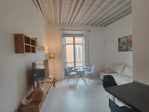 TV and multimedia, Living room, Seating area, Dining area
