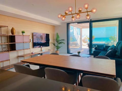 Communal lounge/ TV room, TV and multimedia, Dining area