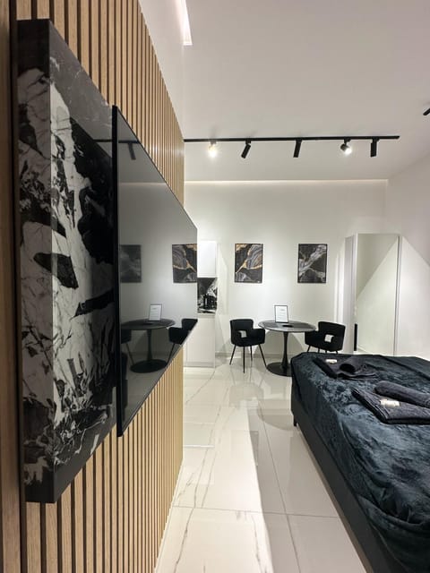 Bed, TV and multimedia, Photo of the whole room