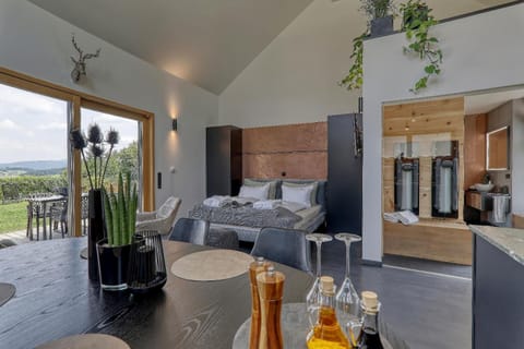 Bed, Seating area