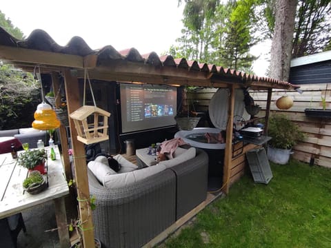 Garden, Hot Tub, TV and multimedia, Seating area, Evening entertainment, Garden view