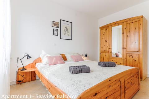 Bed, Bedroom, towels, wardrobe