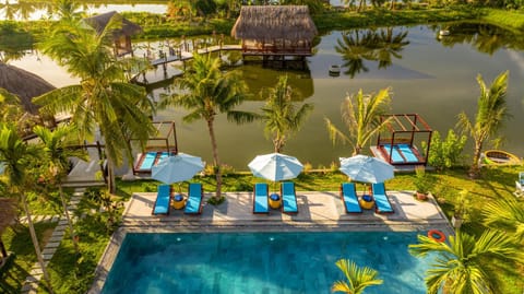 Banquet/Function facilities, Swimming pool, sunbed