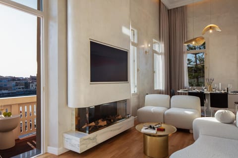 TV and multimedia, Living room, Seating area