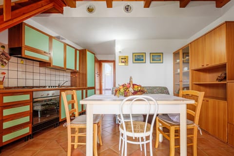 Property building, Kitchen or kitchenette, Living room