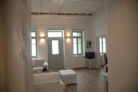 Living room, Photo of the whole room