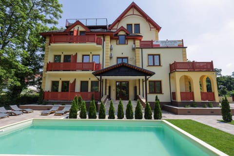 Property building, Swimming pool