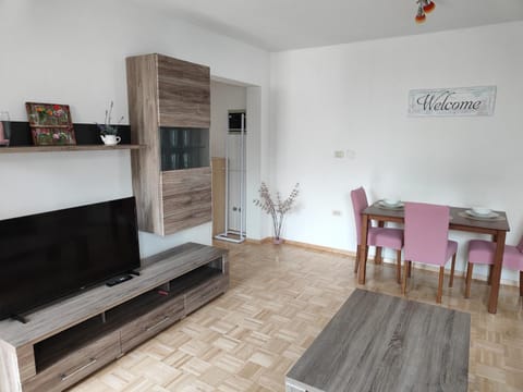 TV and multimedia, Living room, Dining area