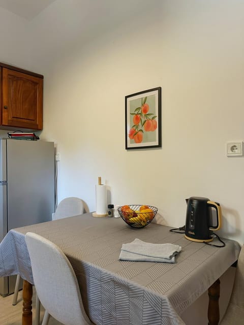 Dining area, kitchen