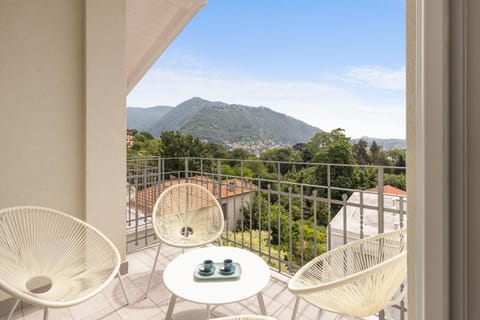 View (from property/room), Balcony/Terrace, Mountain view