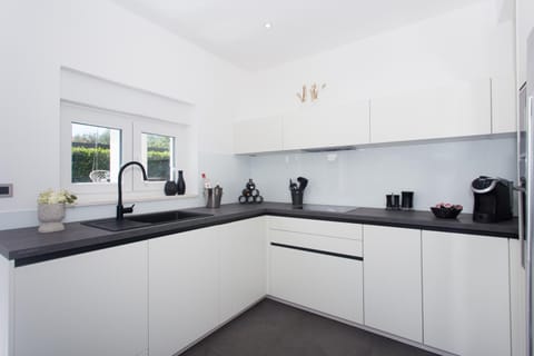 Villa Solis Kastela - Private Heated Pool Apartment in Šibenik-Knin County, Croatia