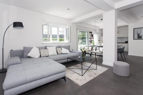 Villa Solis Kastela - Private Heated Pool Apartment in Šibenik-Knin County, Croatia