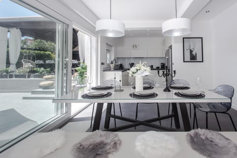 Villa Solis Kastela - Private Heated Pool Apartment in Šibenik-Knin County, Croatia