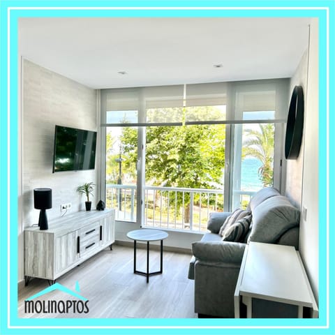 TV and multimedia, View (from property/room), Living room, Sea view
