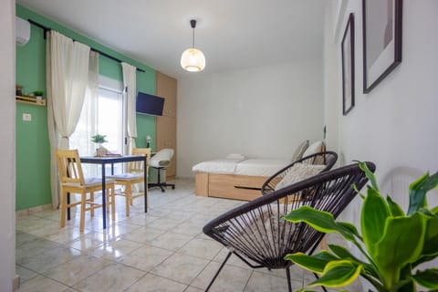 Bed, Living room, Photo of the whole room, Seating area, Dining area, Bedroom