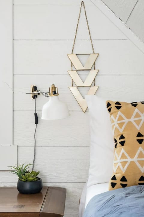 Bed, Decorative detail, Decorative detail, Bedroom