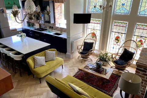 Stunning 3 bedroom Victorian home near Pollok country park Apartment in Glasgow