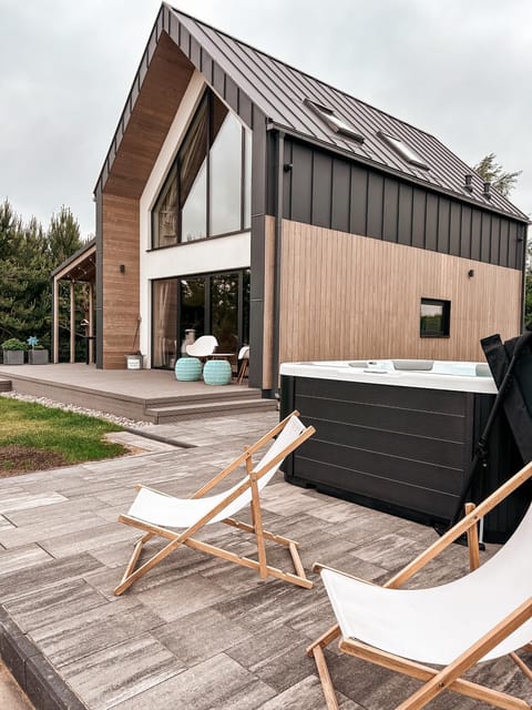 Property building, Day