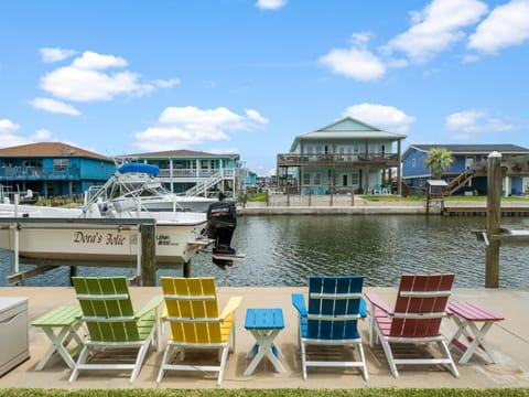 Neighbourhood, Fishing, Seating area, Canoeing, River view