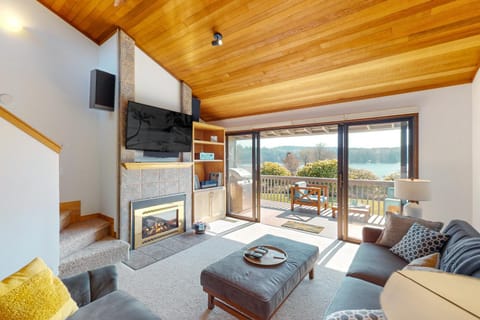 Ludlow Seaside Hale' Apartment in Port Ludlow