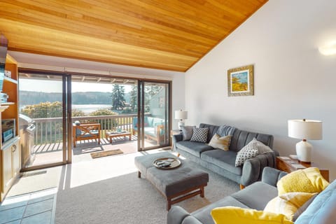 Ludlow Seaside Hale' Apartment in Port Ludlow