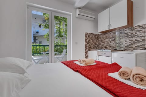 Bed, Photo of the whole room, Bedroom, air conditioner