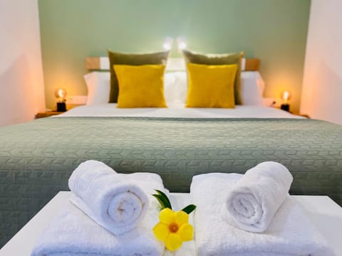 Bed, Photo of the whole room, Bedroom, towels