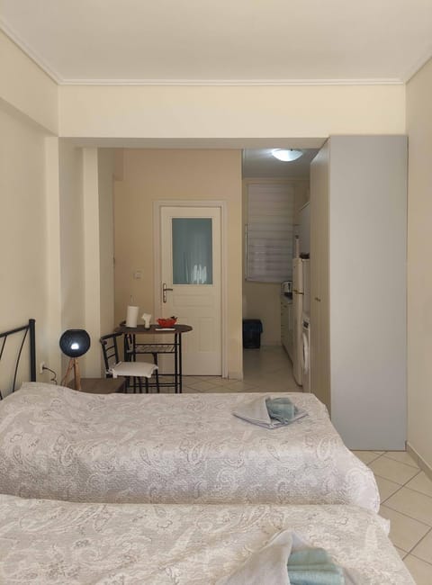 Photo of the whole room, Seating area, Dining area, kitchen