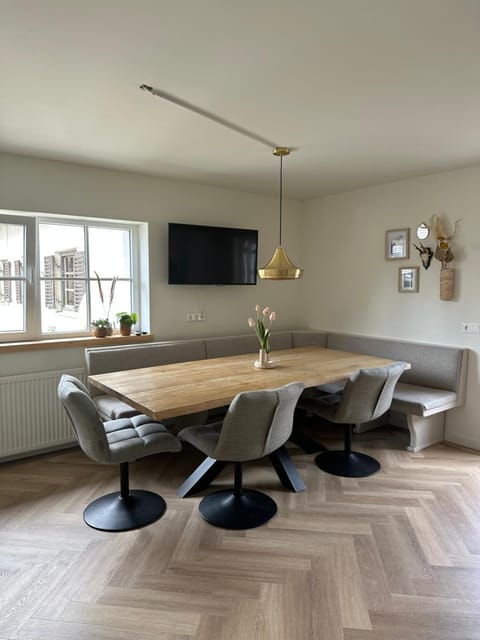 TV and multimedia, Dining area