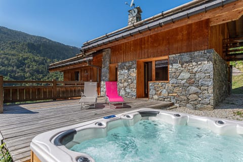 Chalet Kalliste spacieux Meribel 5 min des pistes avec Spa Chalet in Les Allues