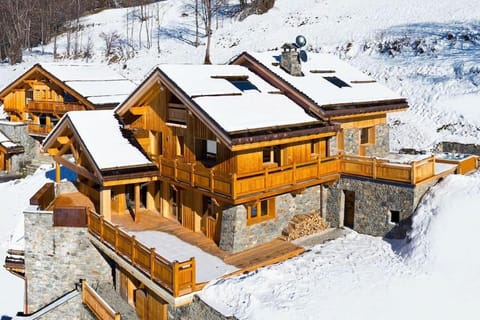 Chalet Kalliste spacieux Meribel 5 min des pistes avec Spa Chalet in Les Allues