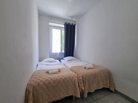 CARNIER avec Parking Apartment in Avenue du Carnier