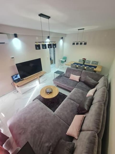 Communal lounge/ TV room, TV and multimedia, Seating area