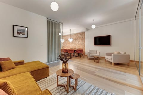 TV and multimedia, Living room, Photo of the whole room, Decorative detail, Area and facilities