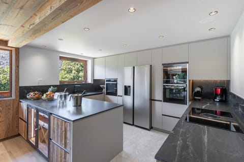 Chalet Carriaz Meribel Village 14pers à 5min à pieds des pistes et commerces Chalet in Les Allues