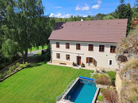 Property building, Garden, Garden view, Swimming pool