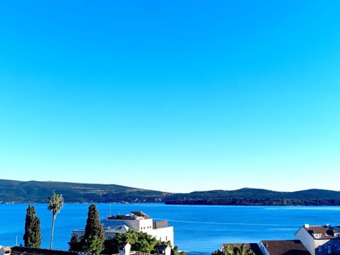 View (from property/room), City view, City view, Lake view, Mountain view, Mountain view, Sea view, Sea view, Street view, Quiet street view