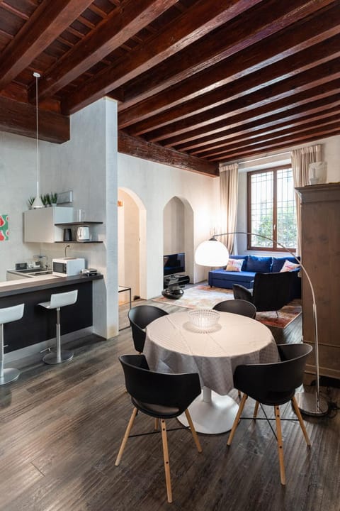 Kitchen or kitchenette, Living room, Seating area, stove