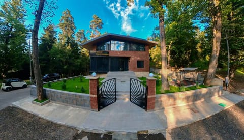 Property building, Day, Summer, Garden