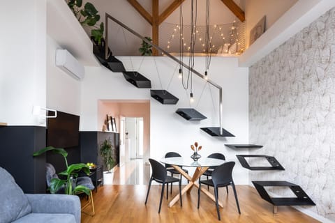 Kitchen or kitchenette, Living room, Seating area, Dining area