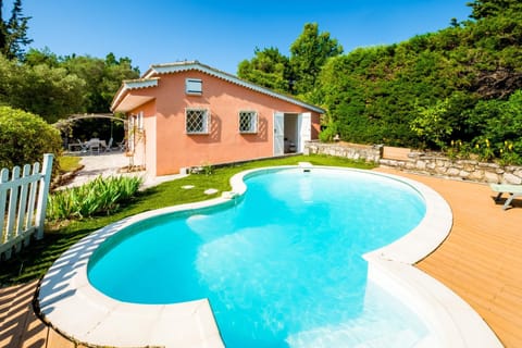 Property building, Garden, Swimming pool