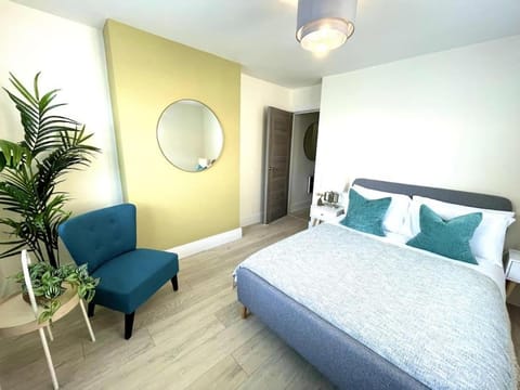 Lush Porthcawl Large Spacious 3 bedroom Apt, Prime Location Apartment in Porthcawl