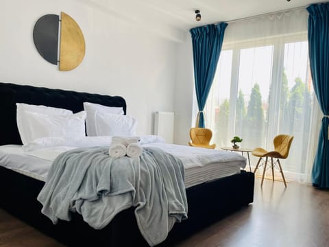 Bed, View (from property/room), Photo of the whole room, Bedroom, heating, towels