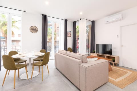 TV and multimedia, Living room, Seating area, Dining area, air conditioner