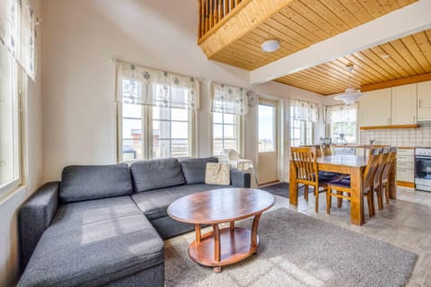 Kitchen or kitchenette, Living room, Dining area, pet friendly, stove
