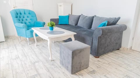 Living room, Photo of the whole room