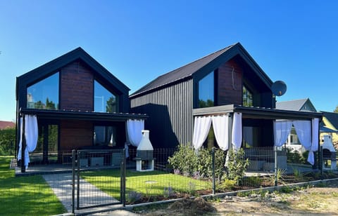 Property building, Spring, Day, Garden, Garden view