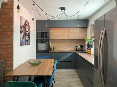 Coffee/tea facilities, Kitchen or kitchenette, Dining area, dishwasher, minibar, oven, pet friendly, stove