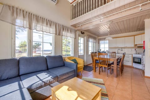 Kitchen or kitchenette, Living room, Dining area, dishwasher, minibar, pet friendly, stove