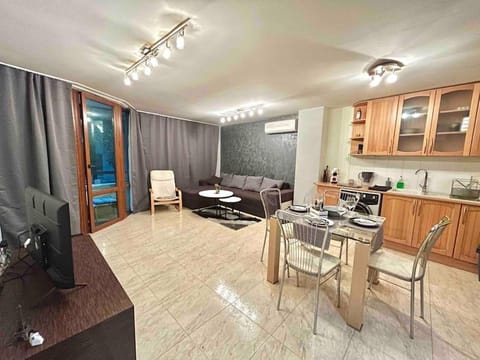 TV and multimedia, Kitchen or kitchenette, Living room